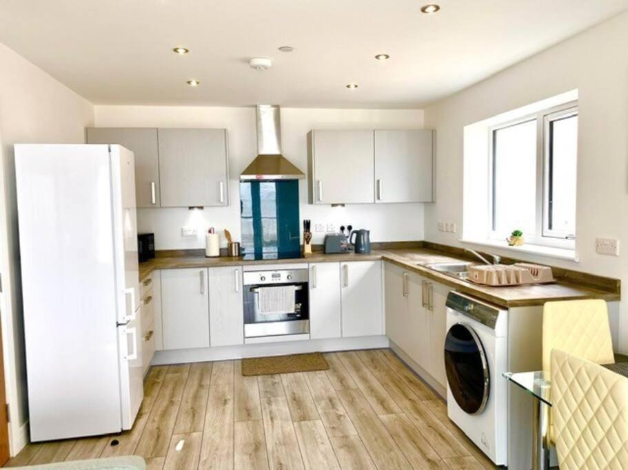 Lovely New 2 Bedroom Condo With Stunning Seaviews Penmaenmawr Экстерьер фото