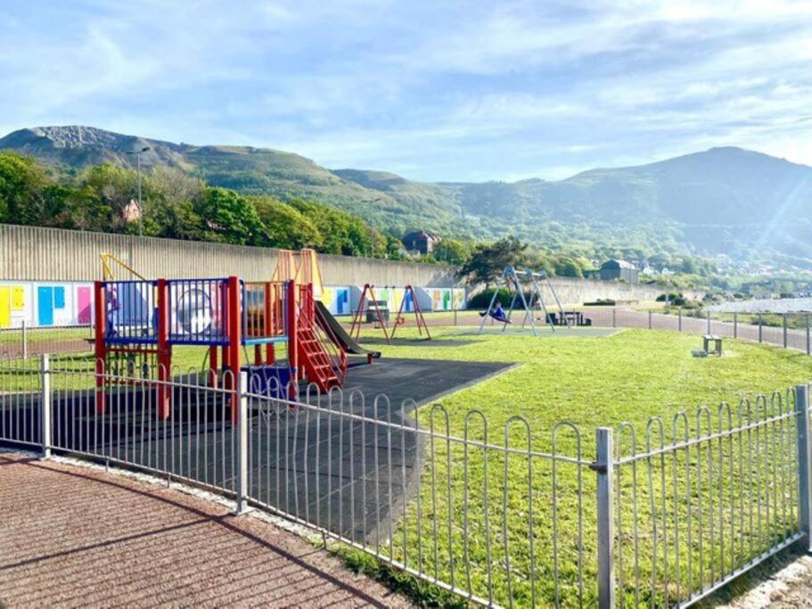 Lovely New 2 Bedroom Condo With Stunning Seaviews Penmaenmawr Экстерьер фото