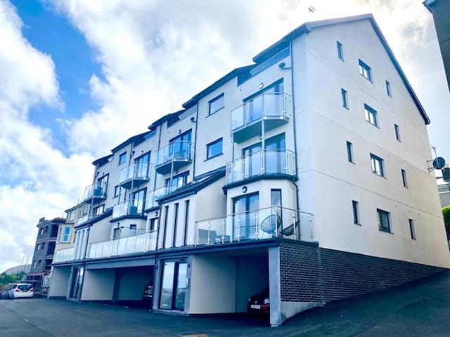 Lovely New 2 Bedroom Condo With Stunning Seaviews Penmaenmawr Экстерьер фото