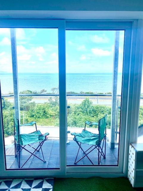 Lovely New 2 Bedroom Condo With Stunning Seaviews Penmaenmawr Экстерьер фото