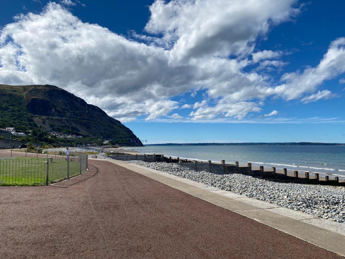 Lovely New 2 Bedroom Condo With Stunning Seaviews Penmaenmawr Экстерьер фото